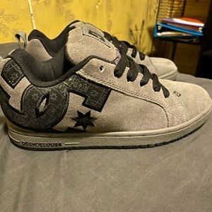 Like New Men’s size 8 DC shoes